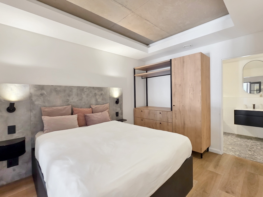 1 Bedroom Property for Sale in Sea Point Western Cape